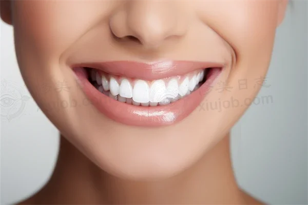 福建三明梅列瑞尔口腔门诊部洗牙活动限时来袭，原价299元起，现仅需199元起，齐全享受洁牙服务，快来促销这一超值优惠吧！