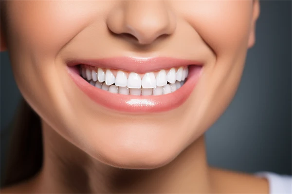 宁波诚适口腔门诊部推出牙齿美白超值优惠，原价1680元起现仅需1280元起，机会难得，快来体验！