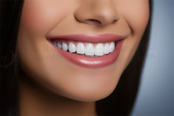 深圳沙井同步口腔门诊部限时优惠：活动义齿现价仅需2500元起，原价3000元起，机会难得，快来体验实惠服务！