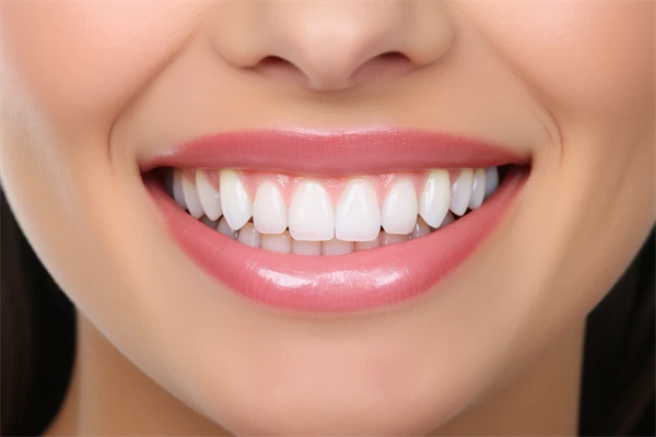 北京新和齿科口腔门诊部牙齿美白服务现仅需1500元起，原价2000元起，助您轻松实现璀璨笑容！