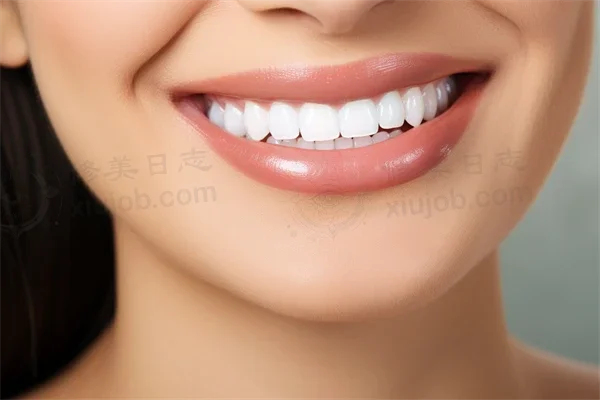 长沙满意口腔门诊部牙周治疗现价仅需600元起，原价800元起，快来查看我们的价目表，享受优质口腔护理服务！