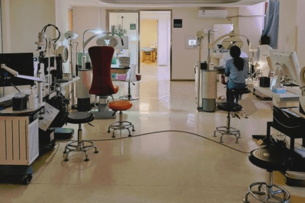 被模糊视界折磨多年，我在昆明爱尔眼科配镜重见清晰世界！ 