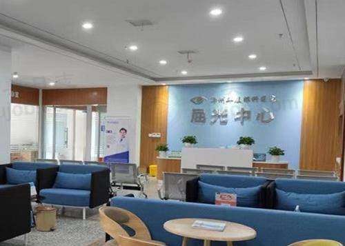 郑州华厦视光眼科医院飞秒近视手术，10000 - 30000元改善18 - 45岁人群50 - 1000度近视！